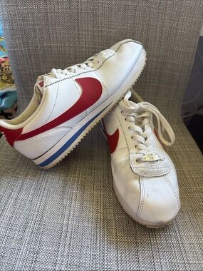 Nike Men’s Retro White Sneakers with Red Swoosh and Blue Accent